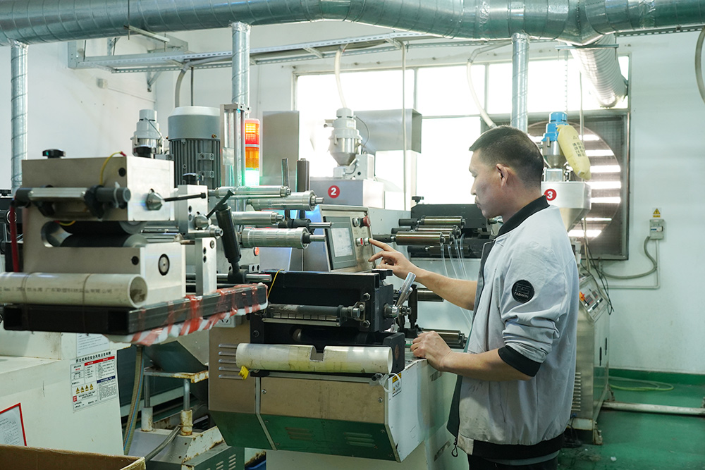 Shenzhen Jinyijia Hardware and Plastic Co., Ltd.